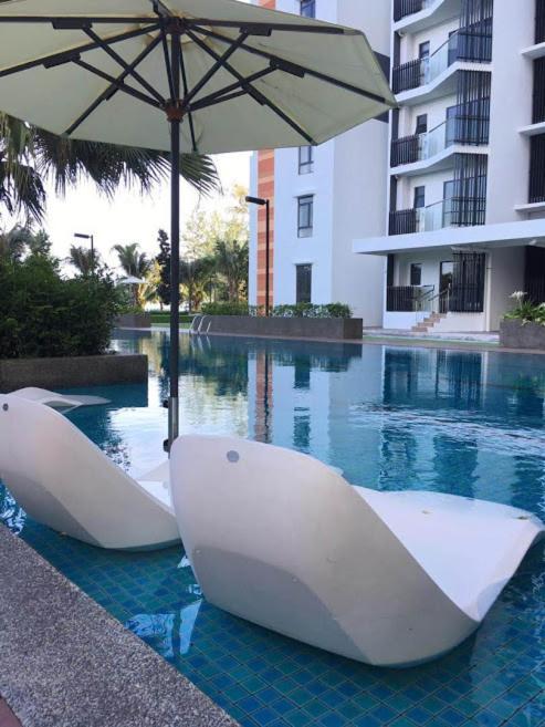 Timurbay By Dfamilia, Ground Floor Suite With Easy Access To The Pool And Beach Kuantan Eksteriør billede